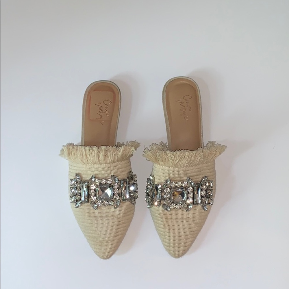 Cream slip-one/ Jewel Details Crown Vintage
